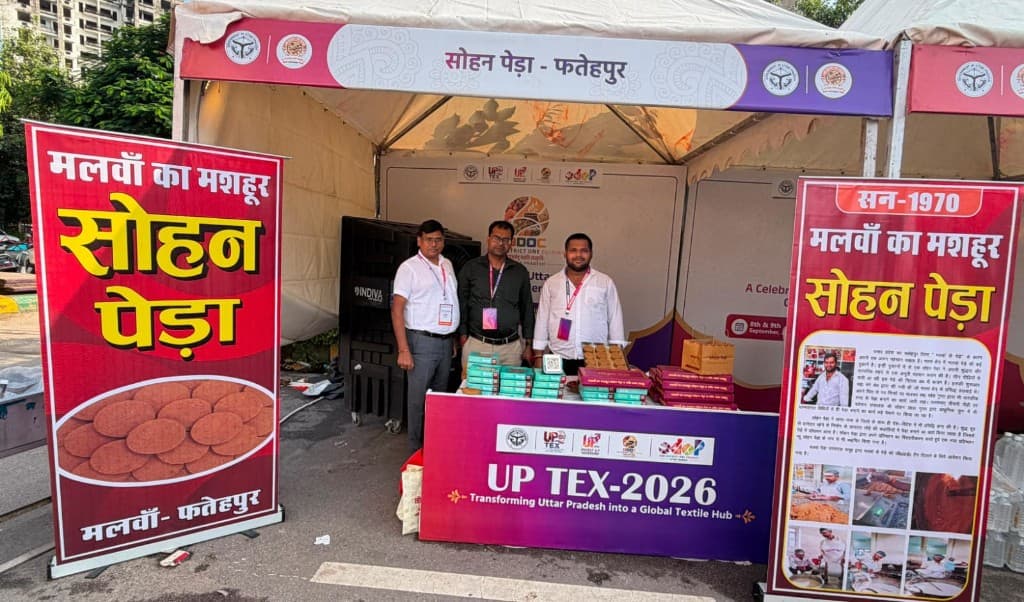Sohan Peda stall at UPTEX 2026, Indira Gandhi Pratishthan, Lucknow, with the Malwan Fatehpur banners and boxes of sweets.